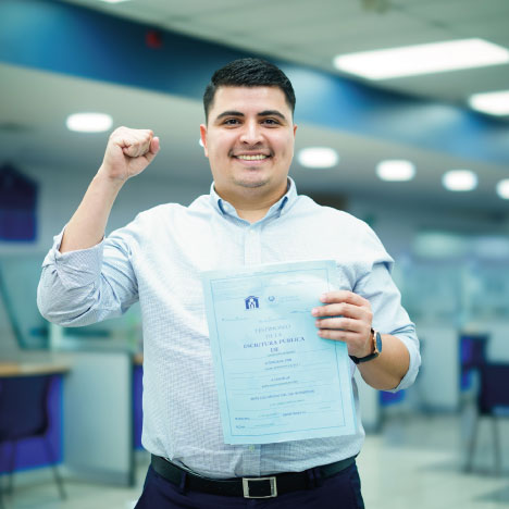 Imagen de cliente escriturando