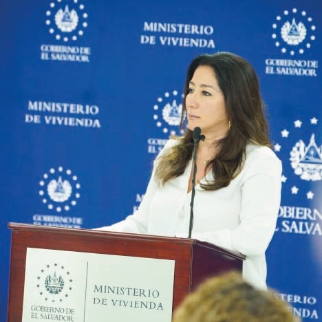 Imagen de la Ministra de Vivienda