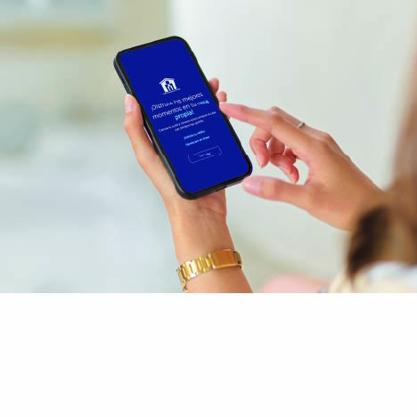 Imagen de cliente con el teléfono