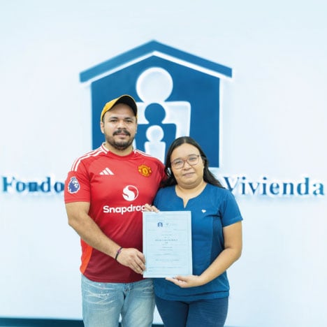 Imagen de clientes escriturando